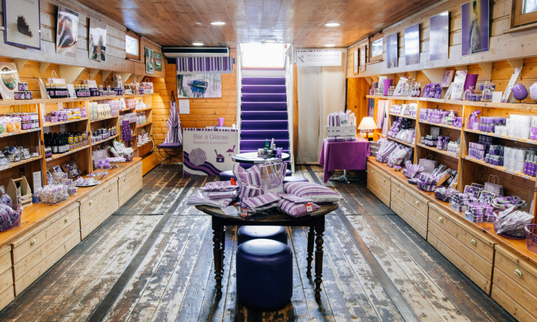 Maison de la violette　スミレグッズを扱う「メゾン・ド・ラ・ヴィオレット」
