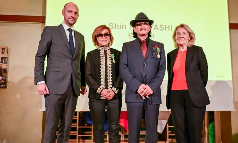 左からジャン=ノエル・バロ ヨーロッパ・外務大臣、樹林ゆうこ氏、樹林伸氏、カトリーヌ・ペガール文化大臣 左からジャン=ノエル・バロ ヨーロッパ・外務大臣、樹林ゆうこ氏、樹林伸氏、カトリーヌ・ペガール文化大臣